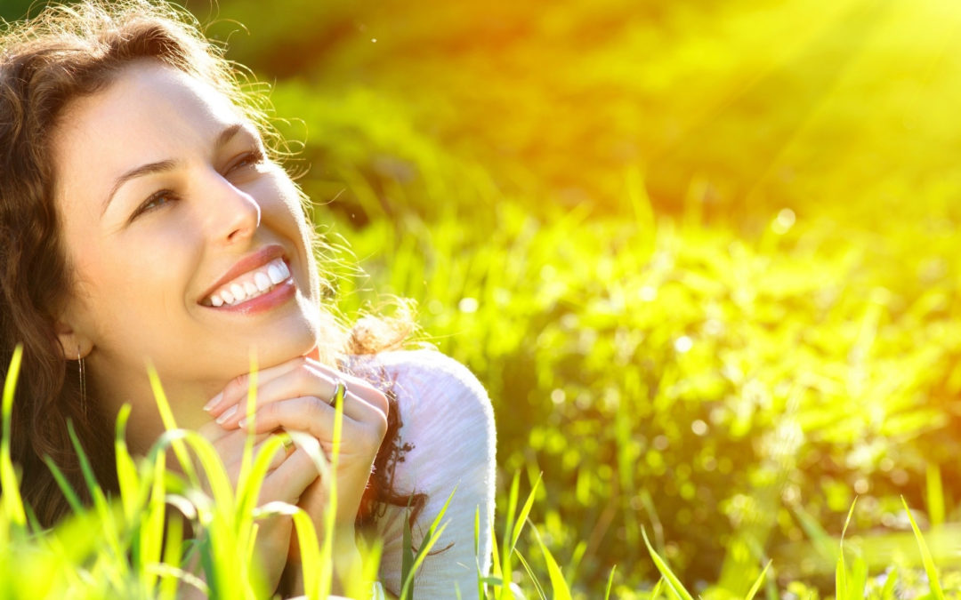 sun-relaxation-women-rays-meadow-1080×675